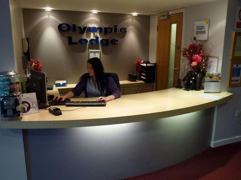 The Olympic Lodge Aylesbury  Exterior foto