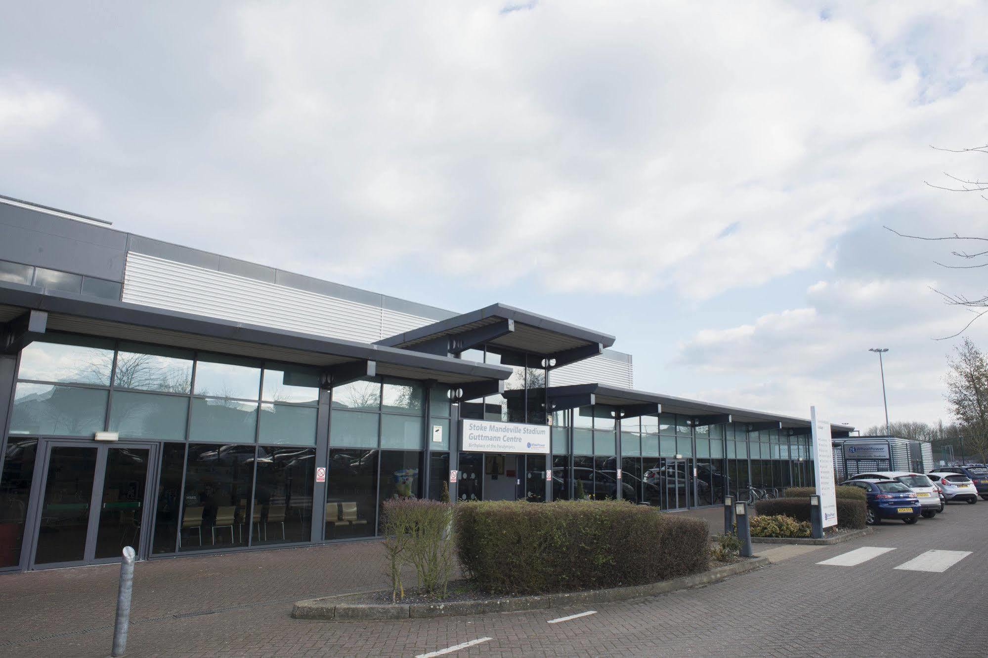 The Olympic Lodge Aylesbury  Exterior foto