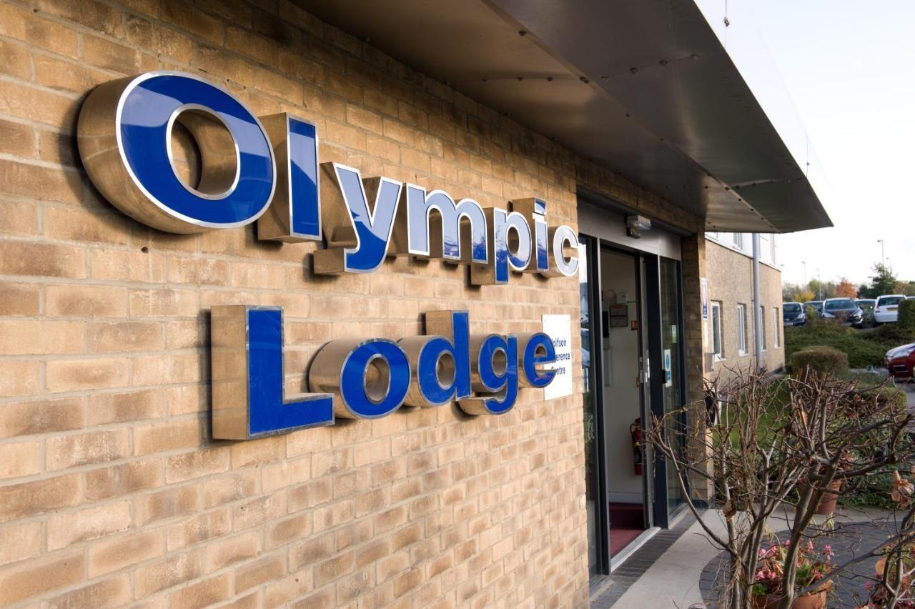 The Olympic Lodge Aylesbury  Exterior foto